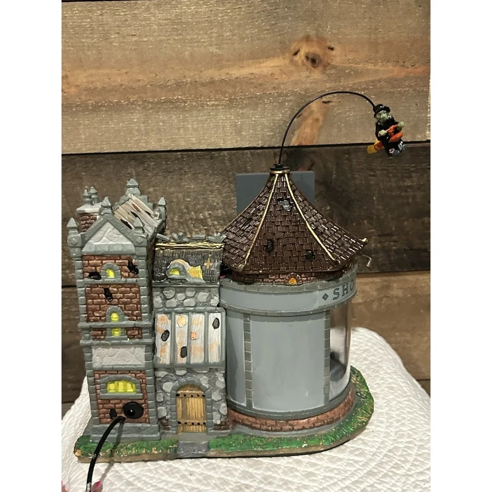 Lemax Spooky Town Wicked Fast Broomsticks RETIRED Witches Movement & Lights READ